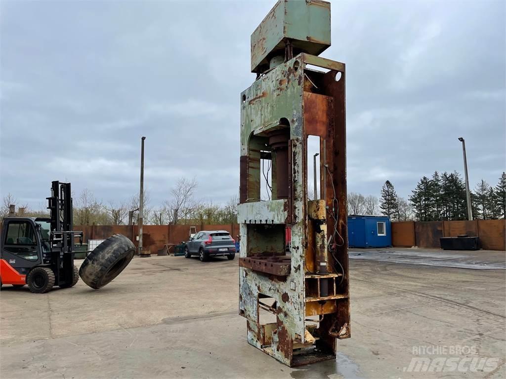  300 ton hydr. presser Ostale komponente za građevinarstvo