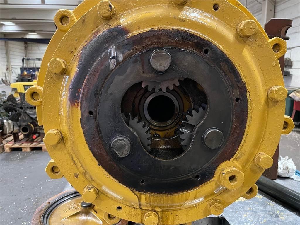 CAT 930 Front aksel Osovine