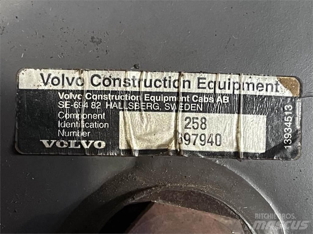  Hydraulik Tank, Volvo L90E Hidraulika