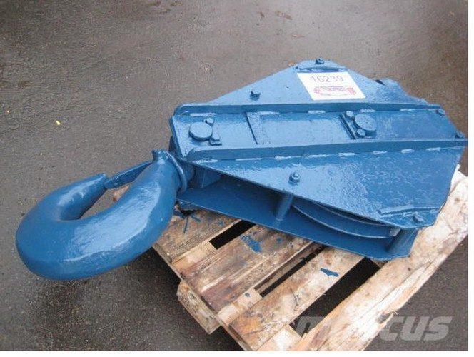  Krankrog ca. 12 ton Delovi i oprema za kran