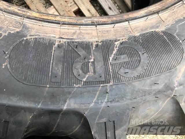  Rear Tyres Gume, točkovi i felne