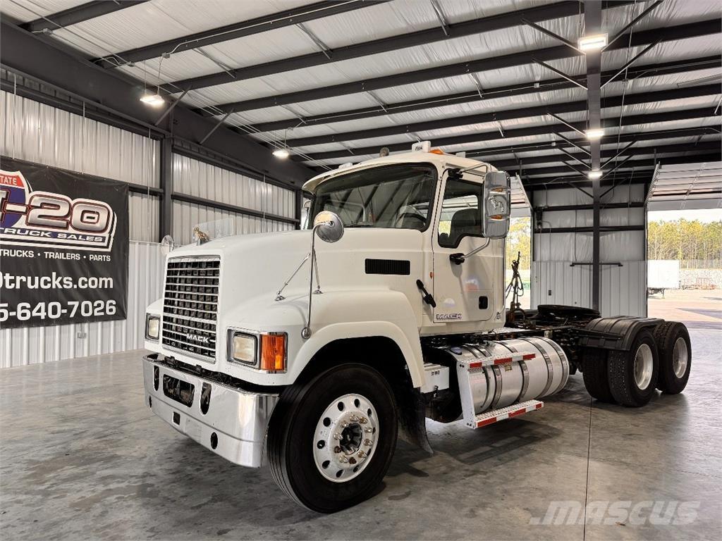 Mack CHU613 Tegljači