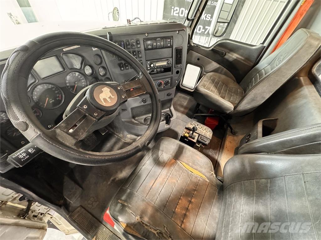 Mack CHU613 Tegljači