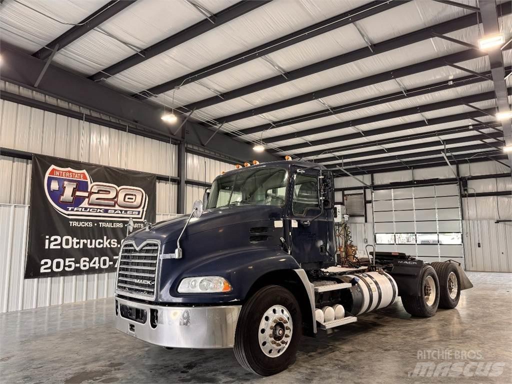 Mack CXU613 Tegljači