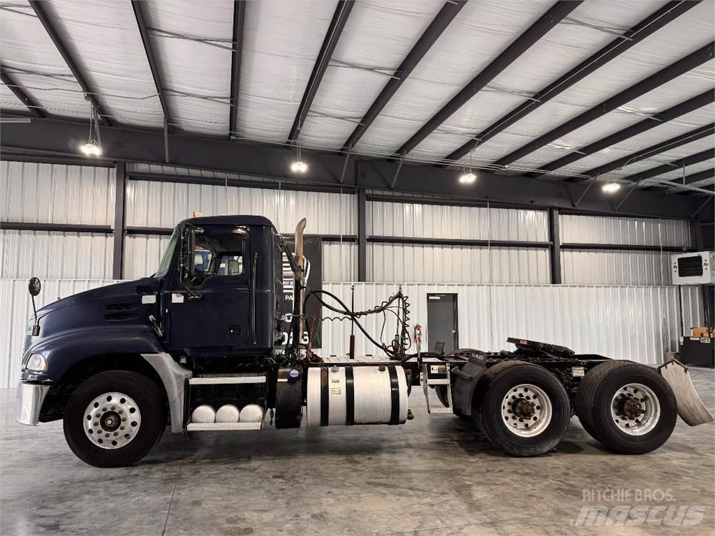 Mack CXU613 Tegljači