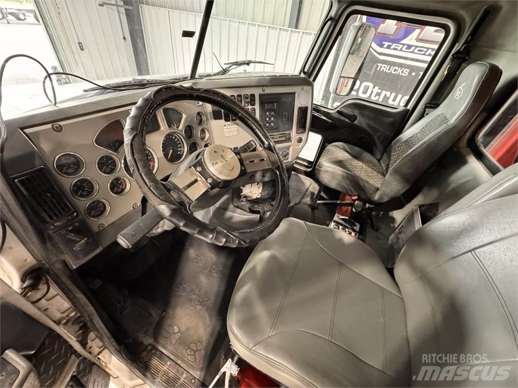 Mack GU713 Kiperi kamioni