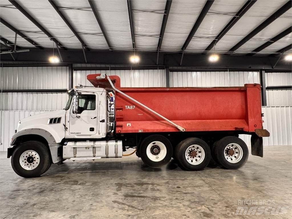 Mack GU713 Kiperi kamioni