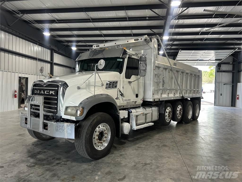 Mack GU713 Kiperi kamioni