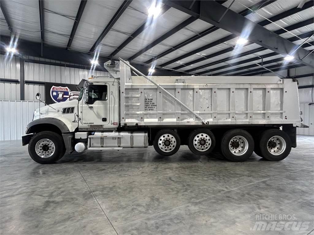 Mack GU713 Kiperi kamioni