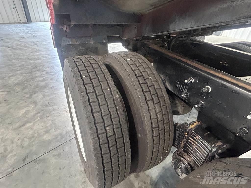 Mack GU713 Kiperi kamioni