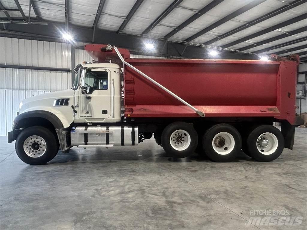 Mack GU713 Kiperi kamioni