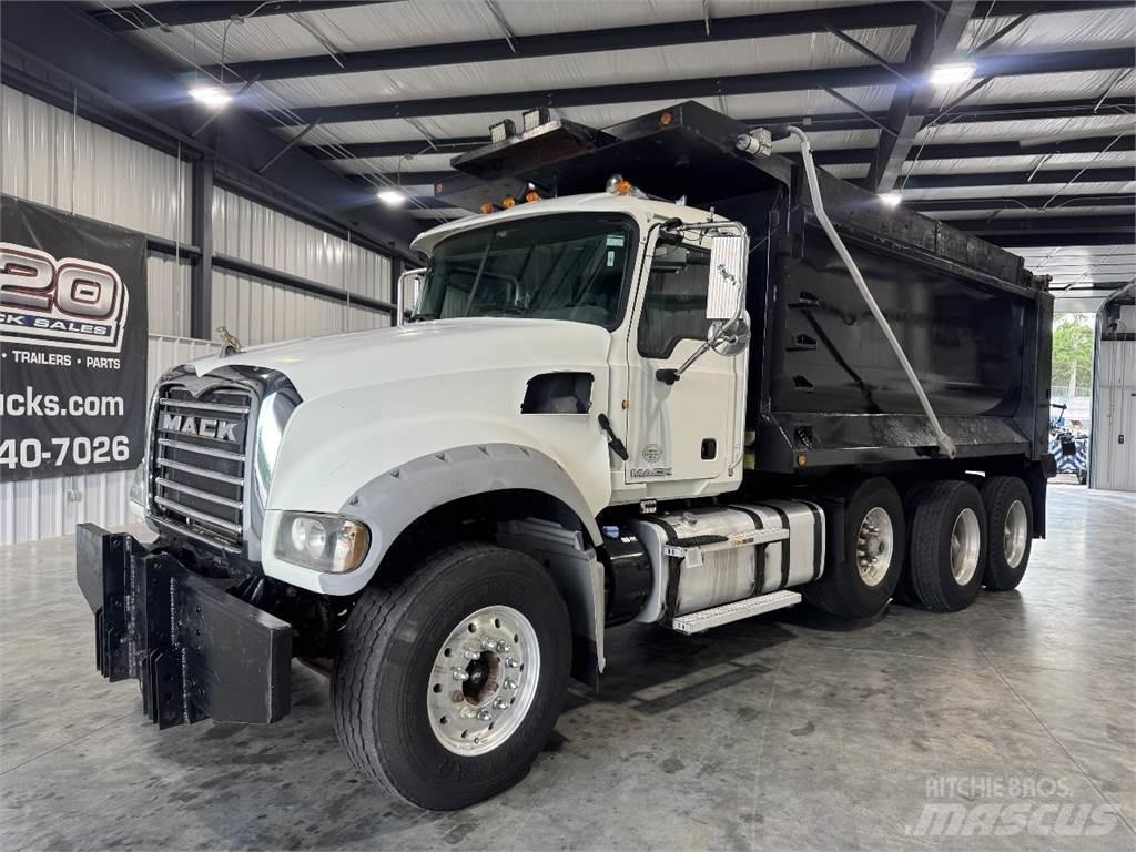 Mack GU713 Kiperi kamioni