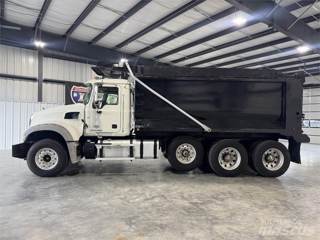 Mack GU713 Kiperi kamioni