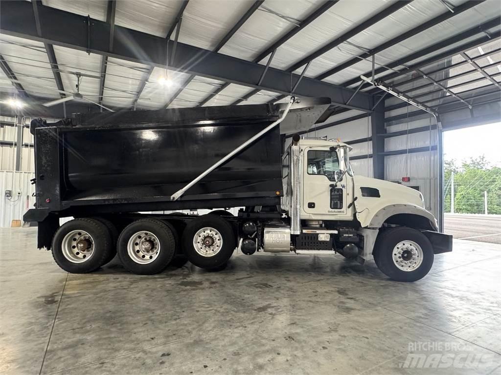 Mack GU713 Kiperi kamioni