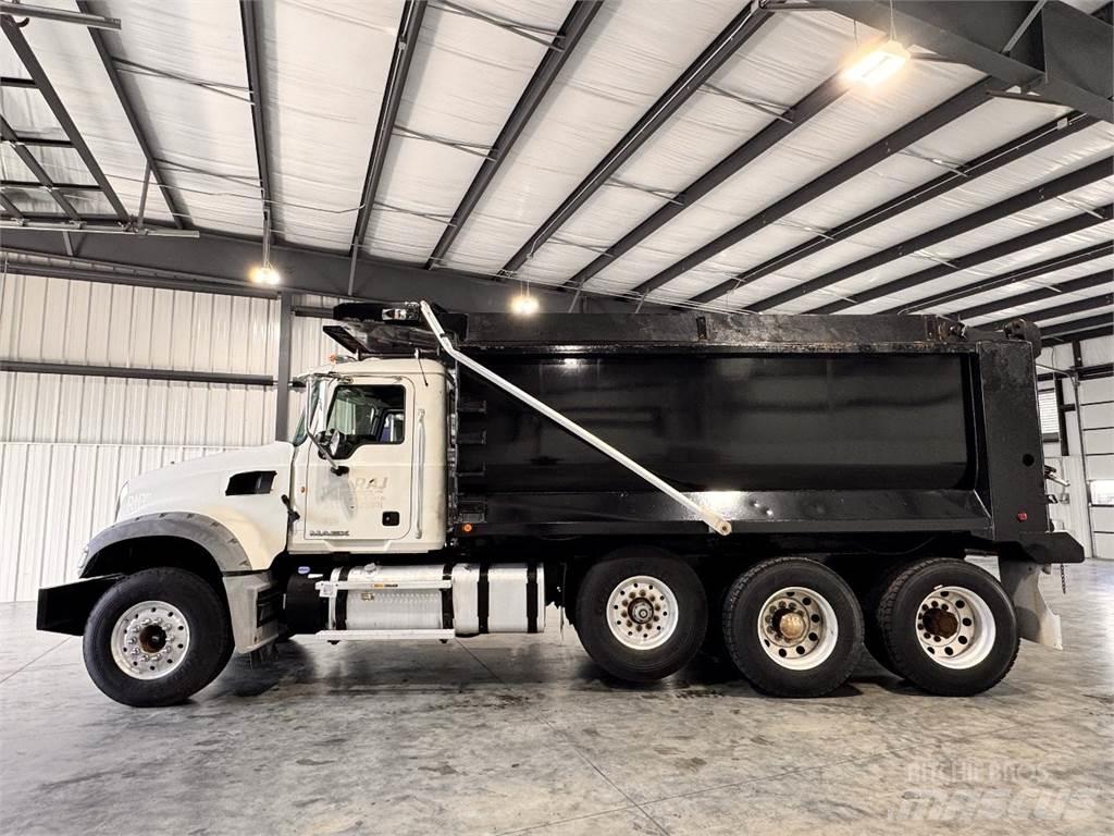 Mack GU713 Kiperi kamioni