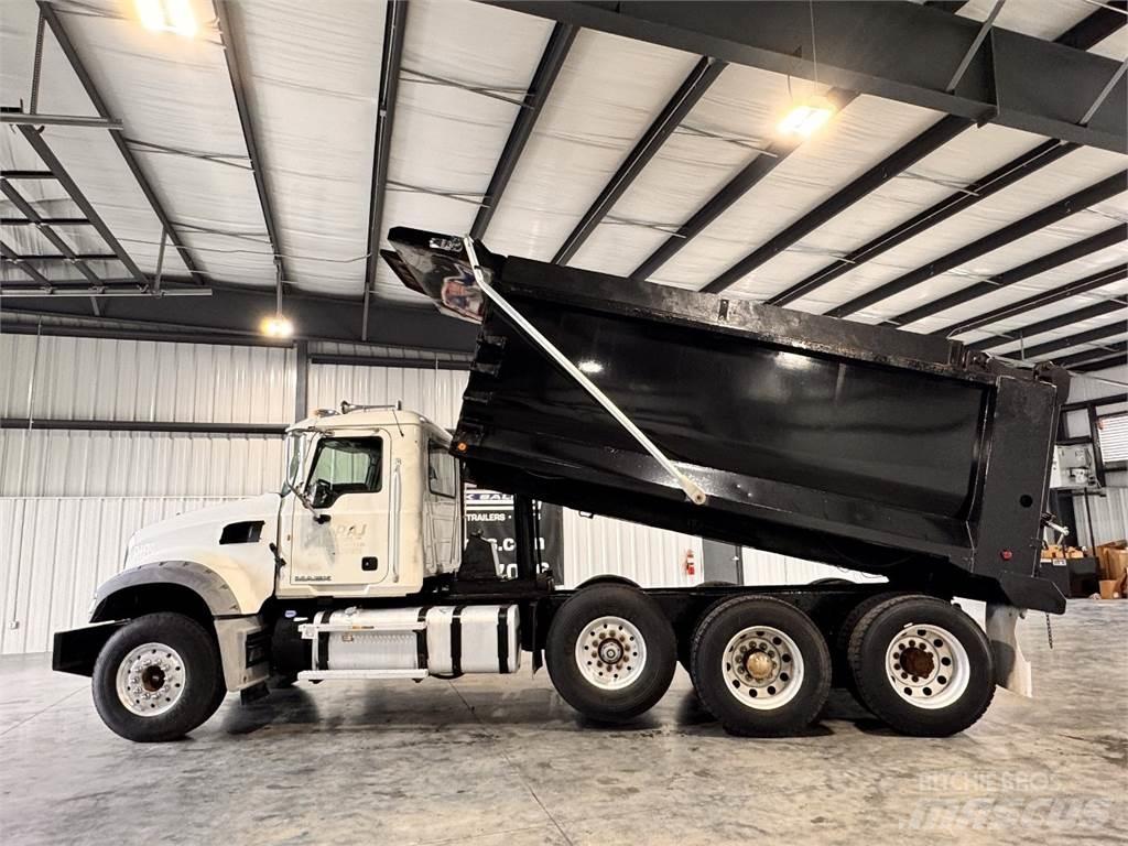 Mack GU713 Kiperi kamioni