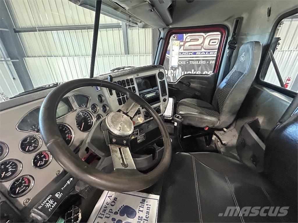 Mack GU713 Tegljači