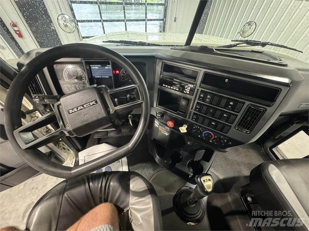 Mack Pinnacle Tegljači