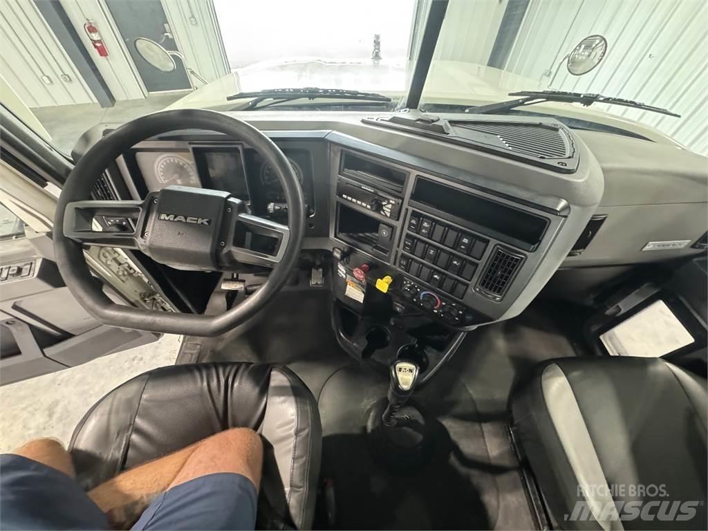 Mack Pinnacle Tegljači