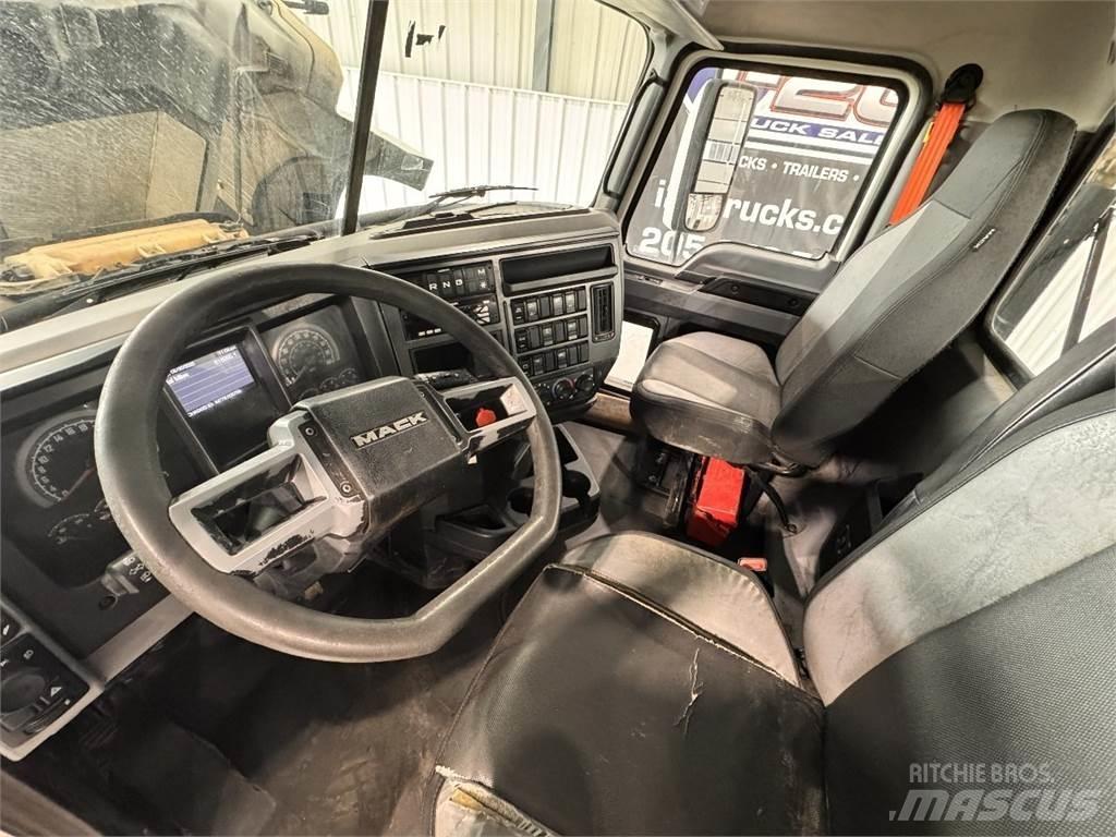 Mack Pinnacle Tegljači