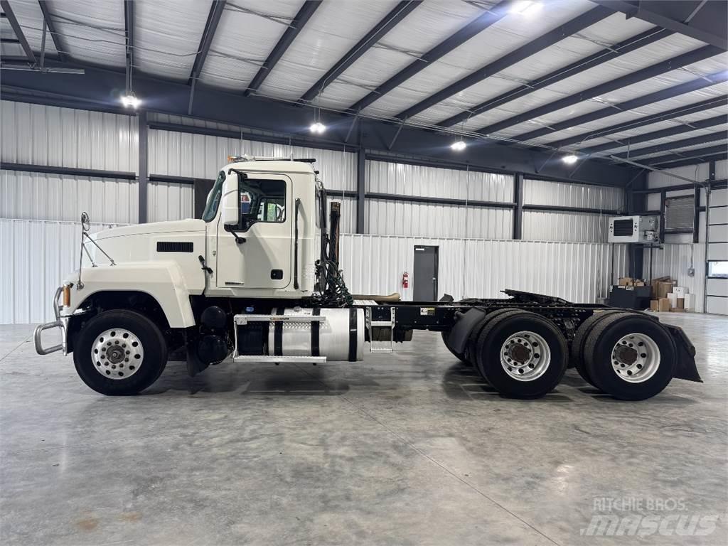 Mack Pinnacle Tegljači