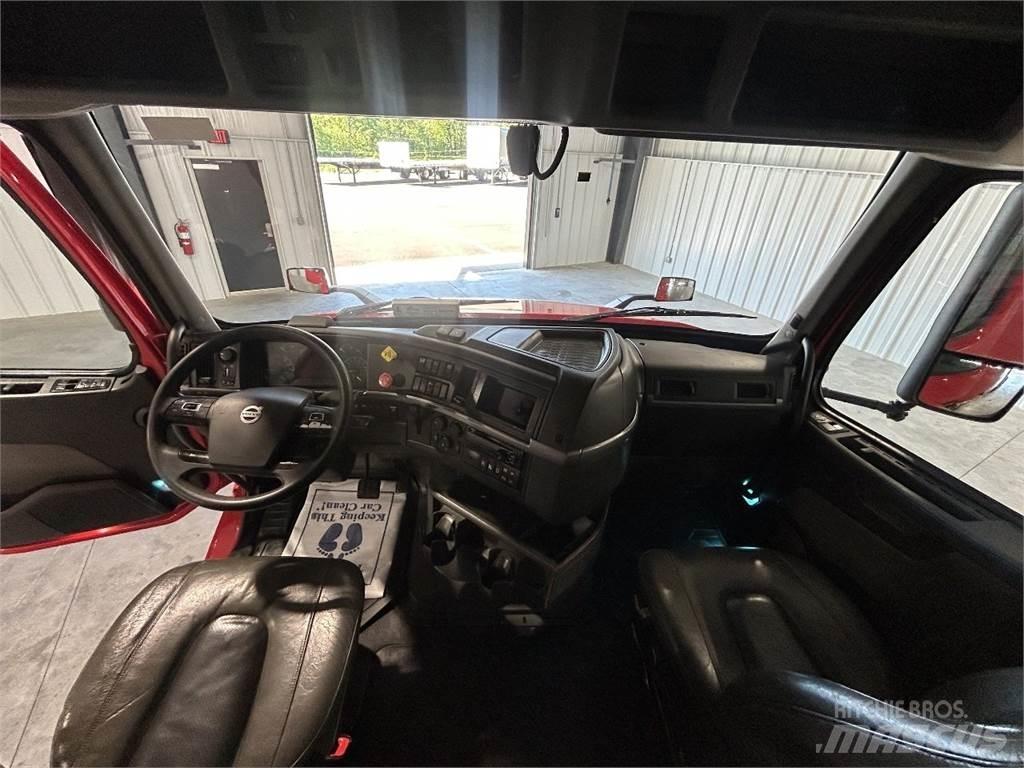 Volvo VNL64T740 Tegljači