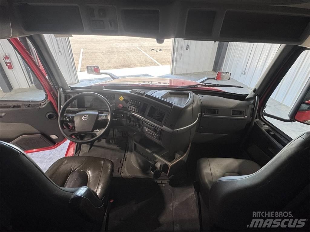 Volvo VNL64T740 Tegljači