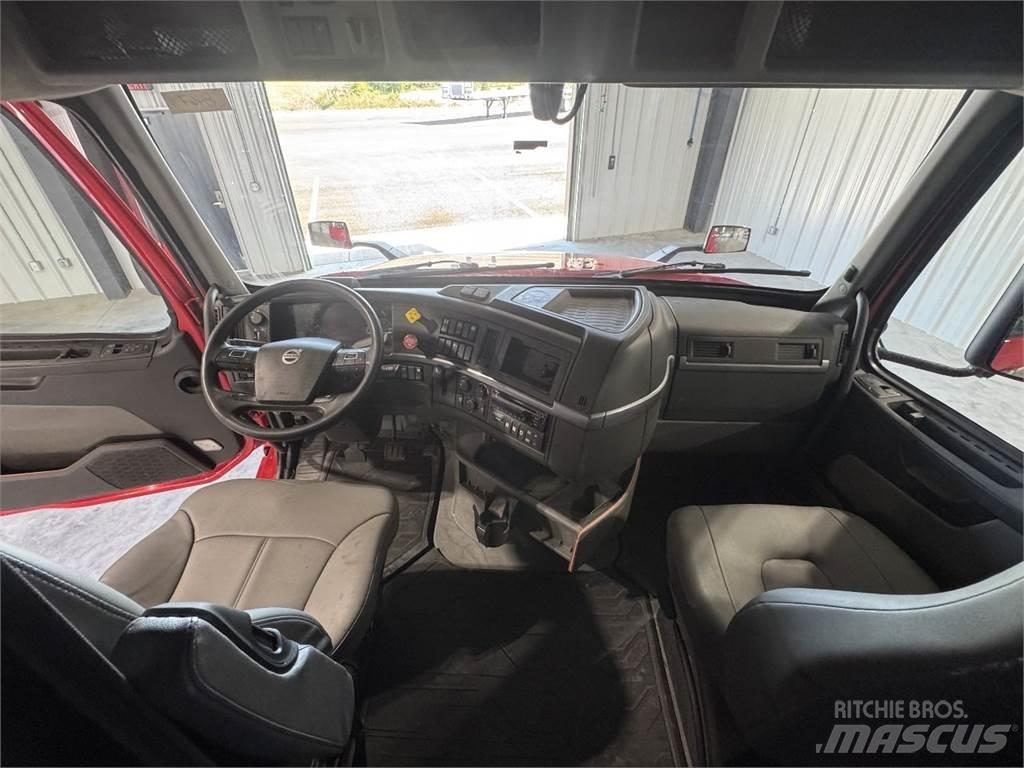 Volvo VNL64T740 Tegljači