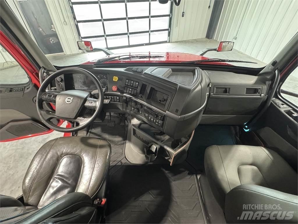 Volvo VNL64T740 Tegljači