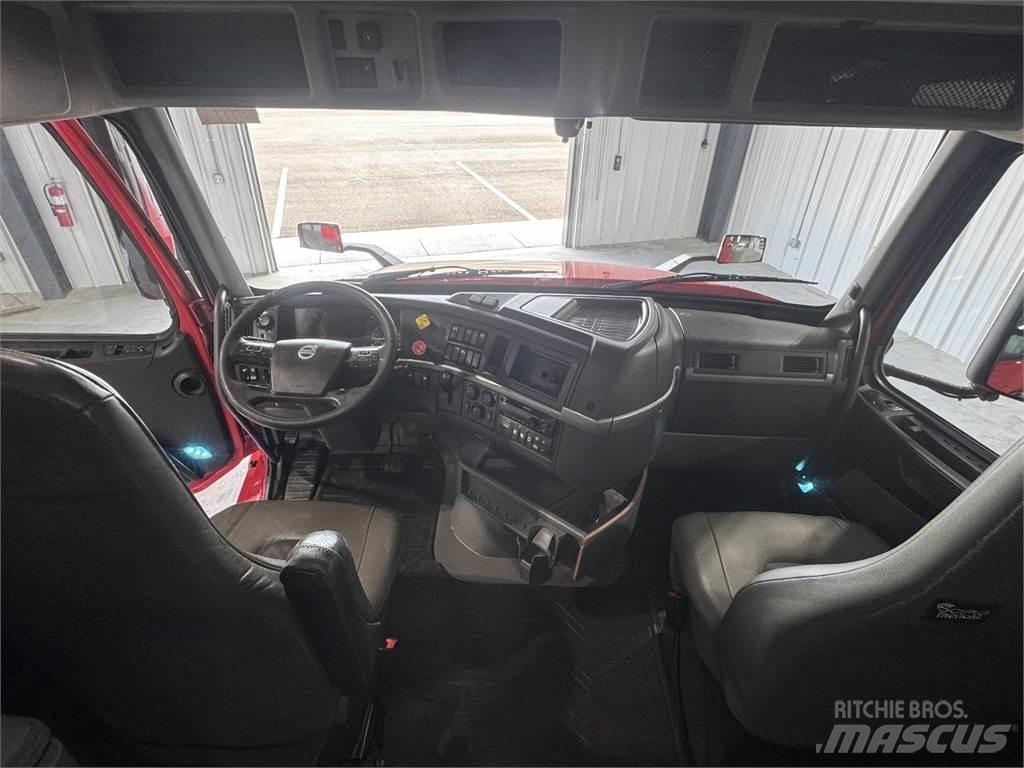 Volvo VNL64T740 Tegljači