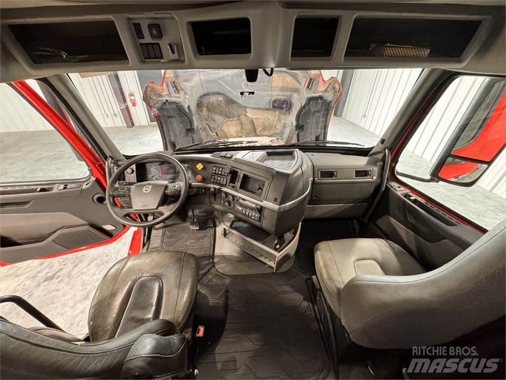 Volvo VNL64T740 Tegljači