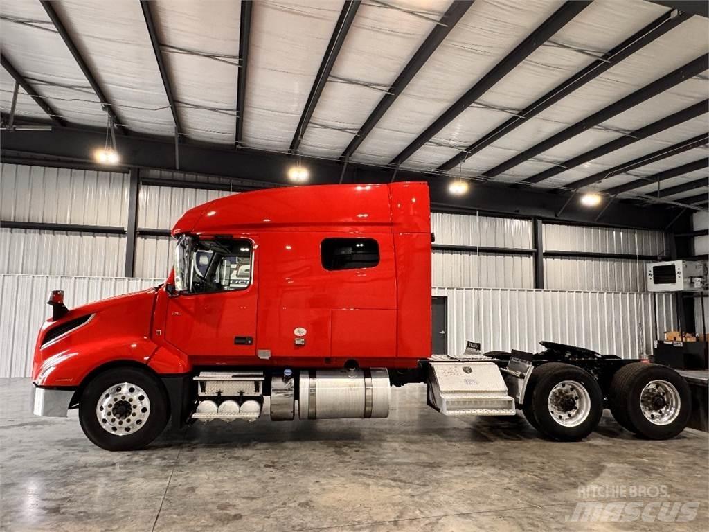 Volvo VNL64T740 Tegljači
