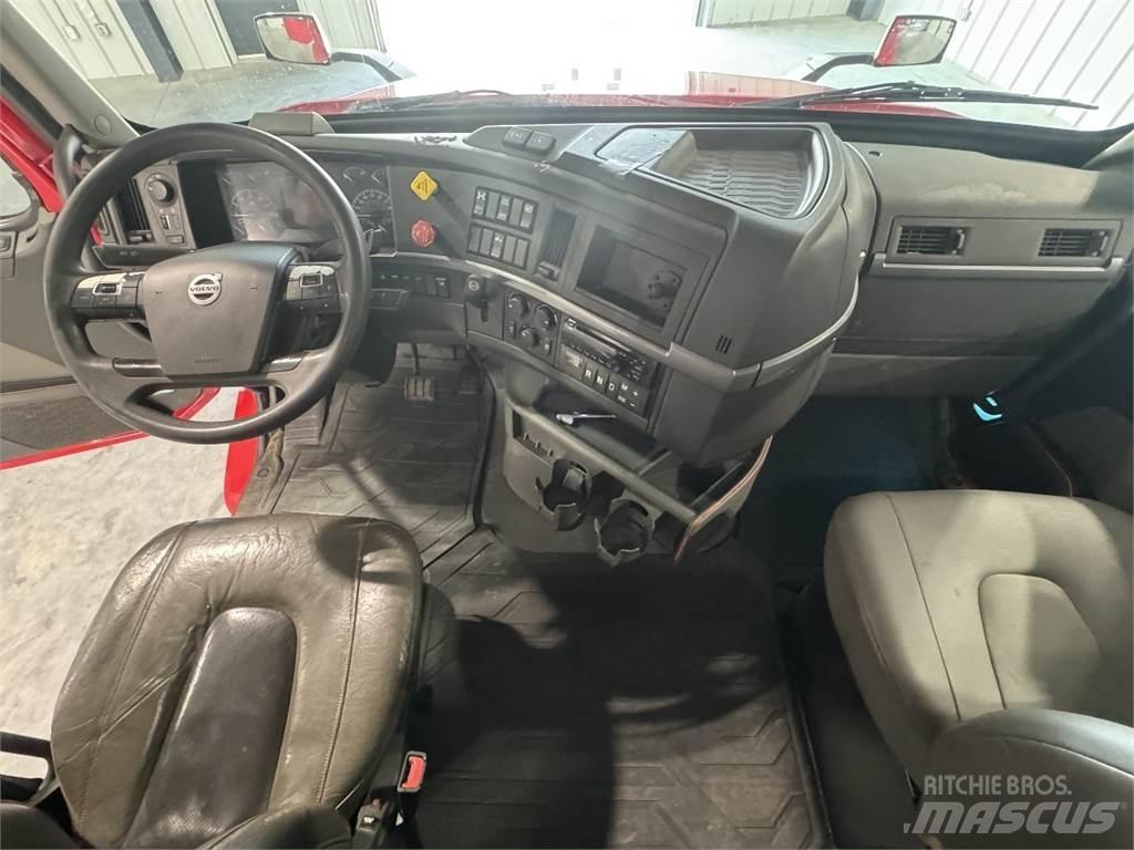 Volvo VNL740 Tegljači