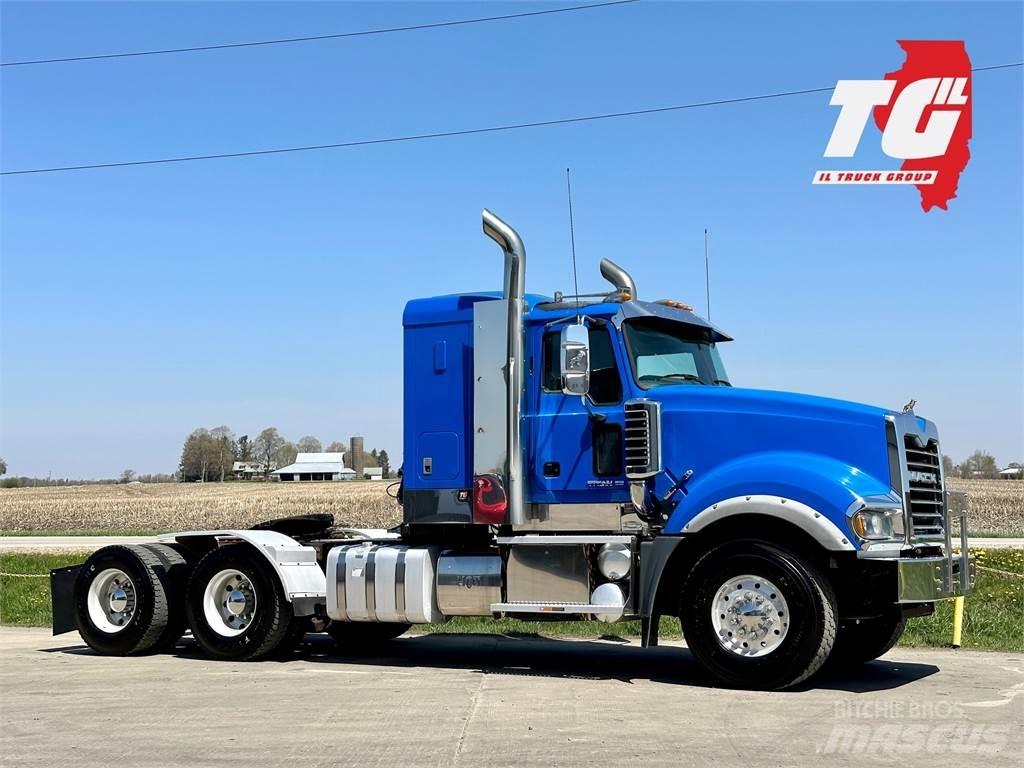 Mack Titan TD713 Tegljači