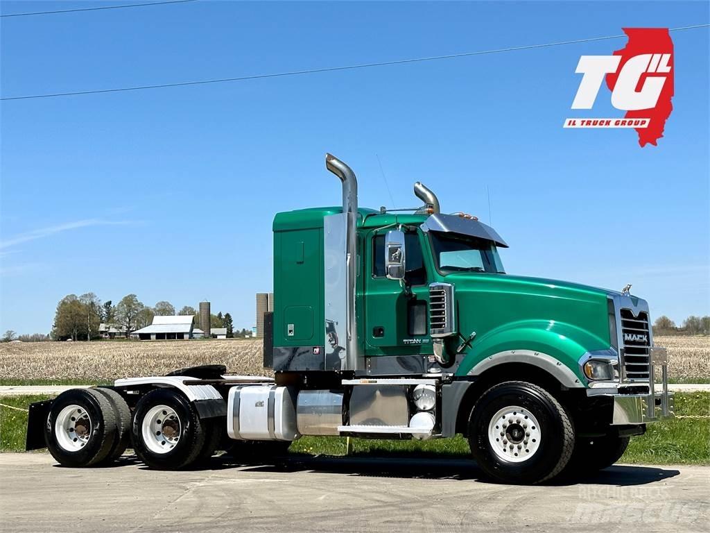 Mack Titan TD713 Tegljači