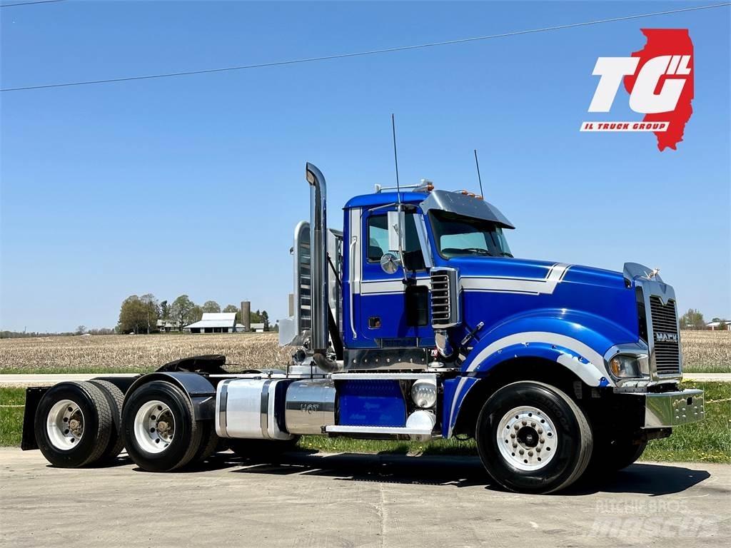 Mack Titan TD713 Tegljači