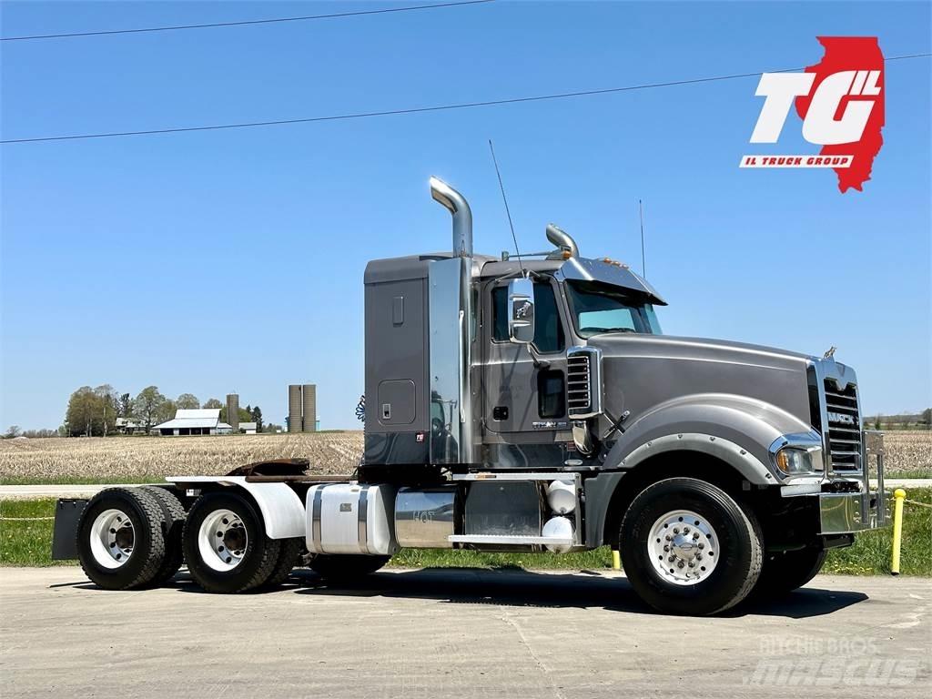 Mack Titan TD713 Tegljači
