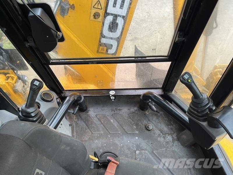 JCB 3CX Compact Bageri guseničari