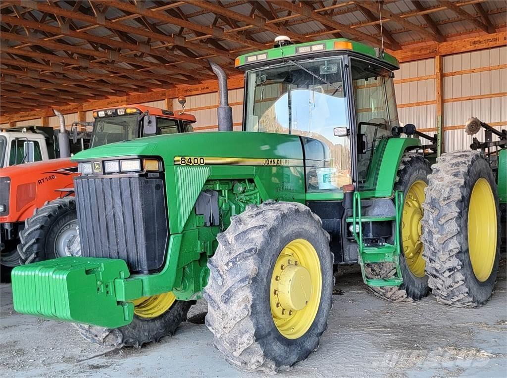 John Deere 8400 Traktori