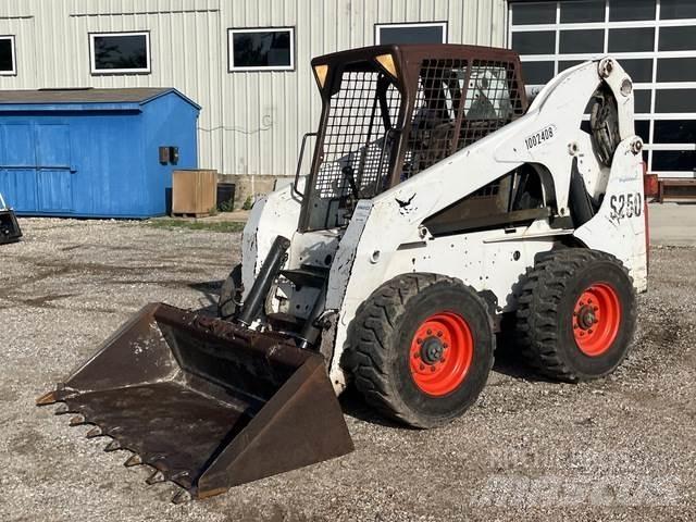 Bobcat S250 Skid steer mini utovarivači
