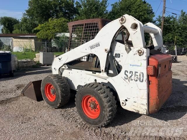 Bobcat S250 Skid steer mini utovarivači