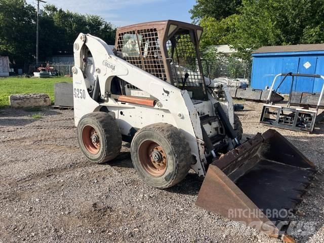 Bobcat S250 Skid steer mini utovarivači