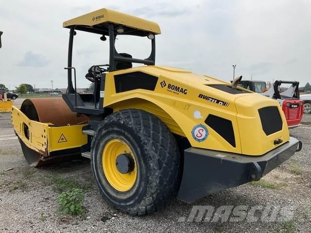 Bomag BW211D-5 Valjci sa jednim bubnjem