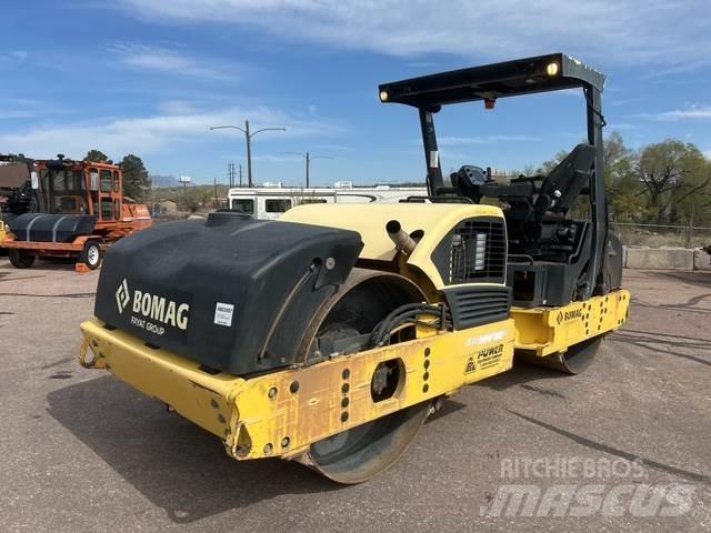 Bomag BW266AD Gumeni valjci na točkovima