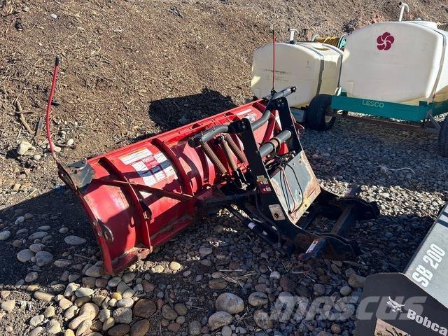 Boss  Snežne daske i plugovi