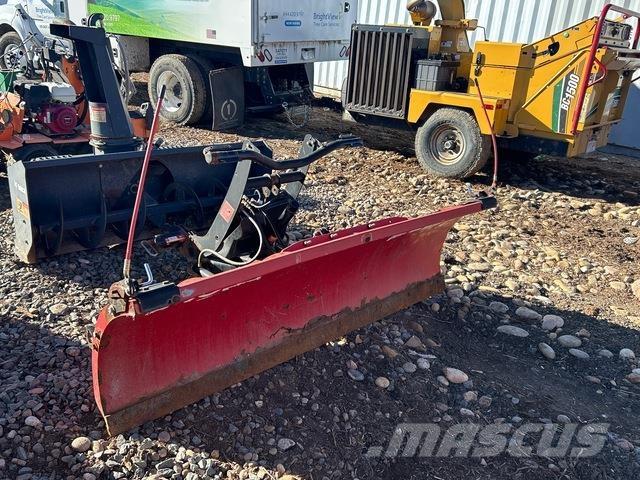 Boss  Snežne daske i plugovi