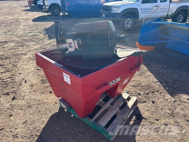 Boss  Posipači soli i peska