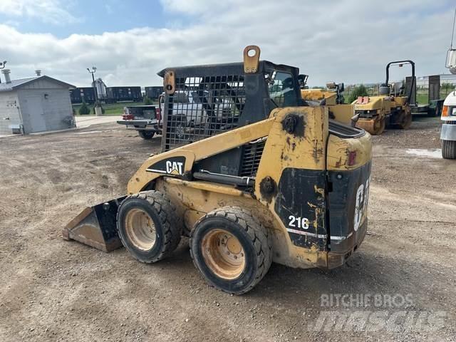 CAT 216 Skid steer mini utovarivači