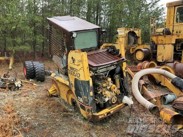 CAT 236 Skid steer mini utovarivači