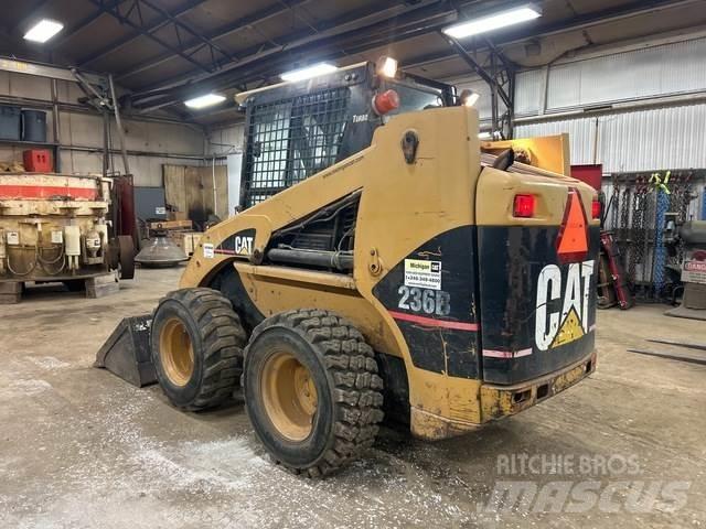 CAT 236B Skid steer mini utovarivači